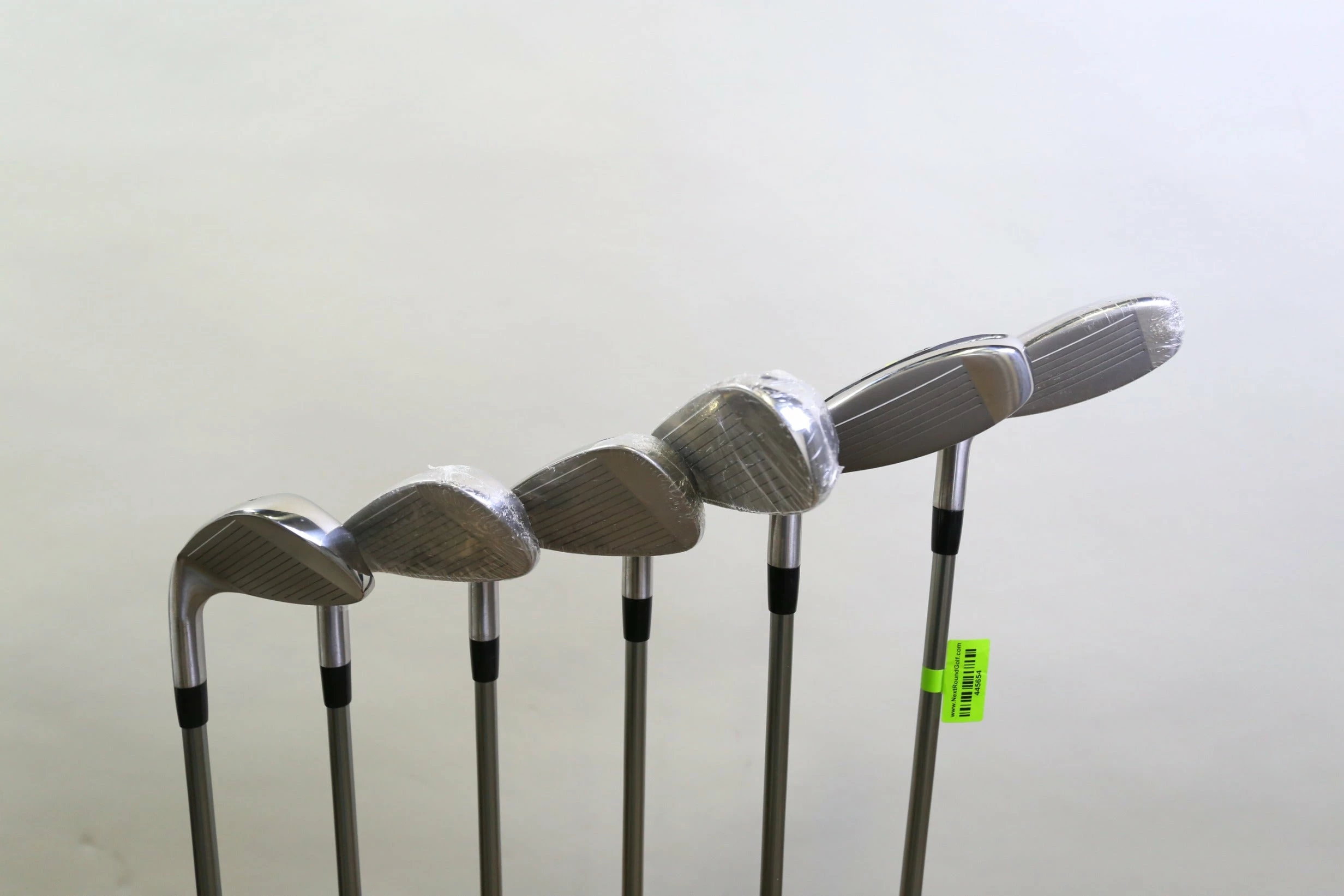 Tour Edge HL4 4-6, 8, 9, PW Iron Set RH Graphite Shaft Seniors Flex 4 Tour Edge HL4 4-6, 8, 9, PW Iron Set RH Graphite Shaft Seniors Flex - Image 2
