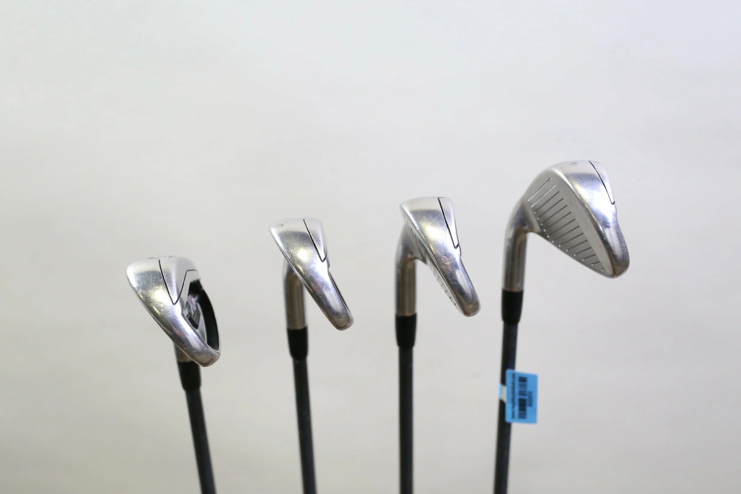 Callaway XR 6-9 Iron Set RH -0.75 In Accra Graphite Shafts Stiff Flex 4 Callaway XR 6-9 Iron Set RH -0.75 In Accra Graphite Shafts Stiff Flex - Image 3