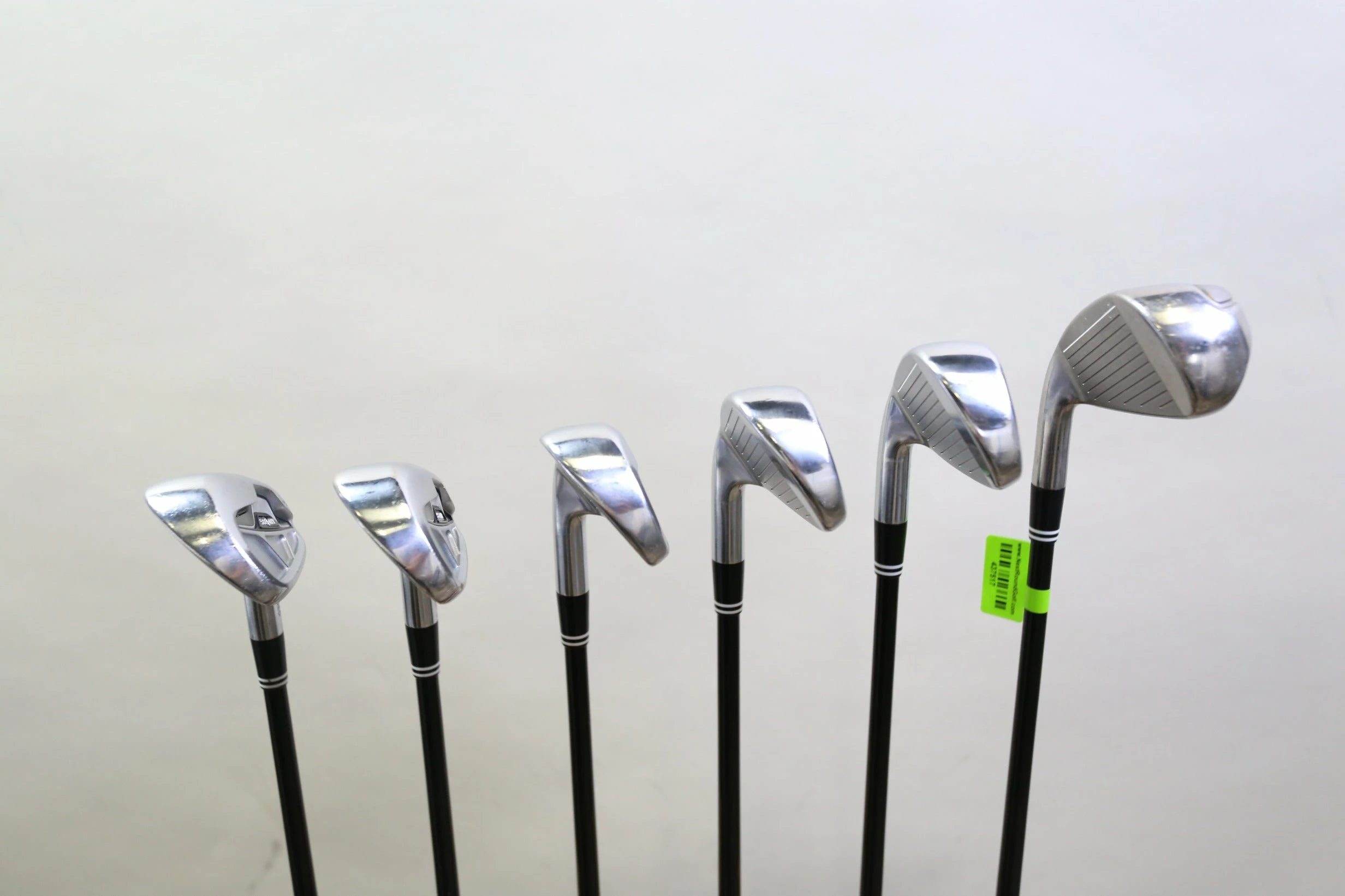 Cleveland 588 MT 6-PW-DW Iron Set RH -0.25 In Action UltraLite Graphite Seniors 5 Cleveland 588 MT 6-PW-DW Iron Set RH -0.25 In Action UltraLite Graphite Seniors - Image 3
