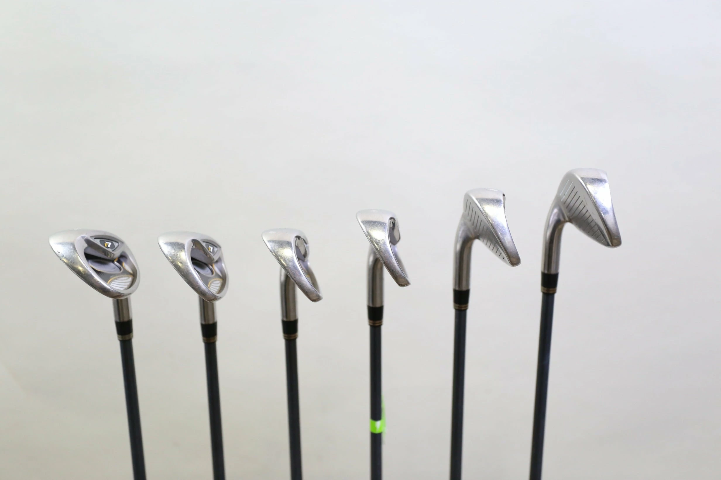 TaylorMade R7 6-9, PW, SW Iron Set RH -1.25 In REAX Graphite Shafts Seniors Flex 5 TaylorMade R7 6-9, PW, SW Iron Set RH -1.25 In REAX Graphite Shafts Seniors Flex - Image 3