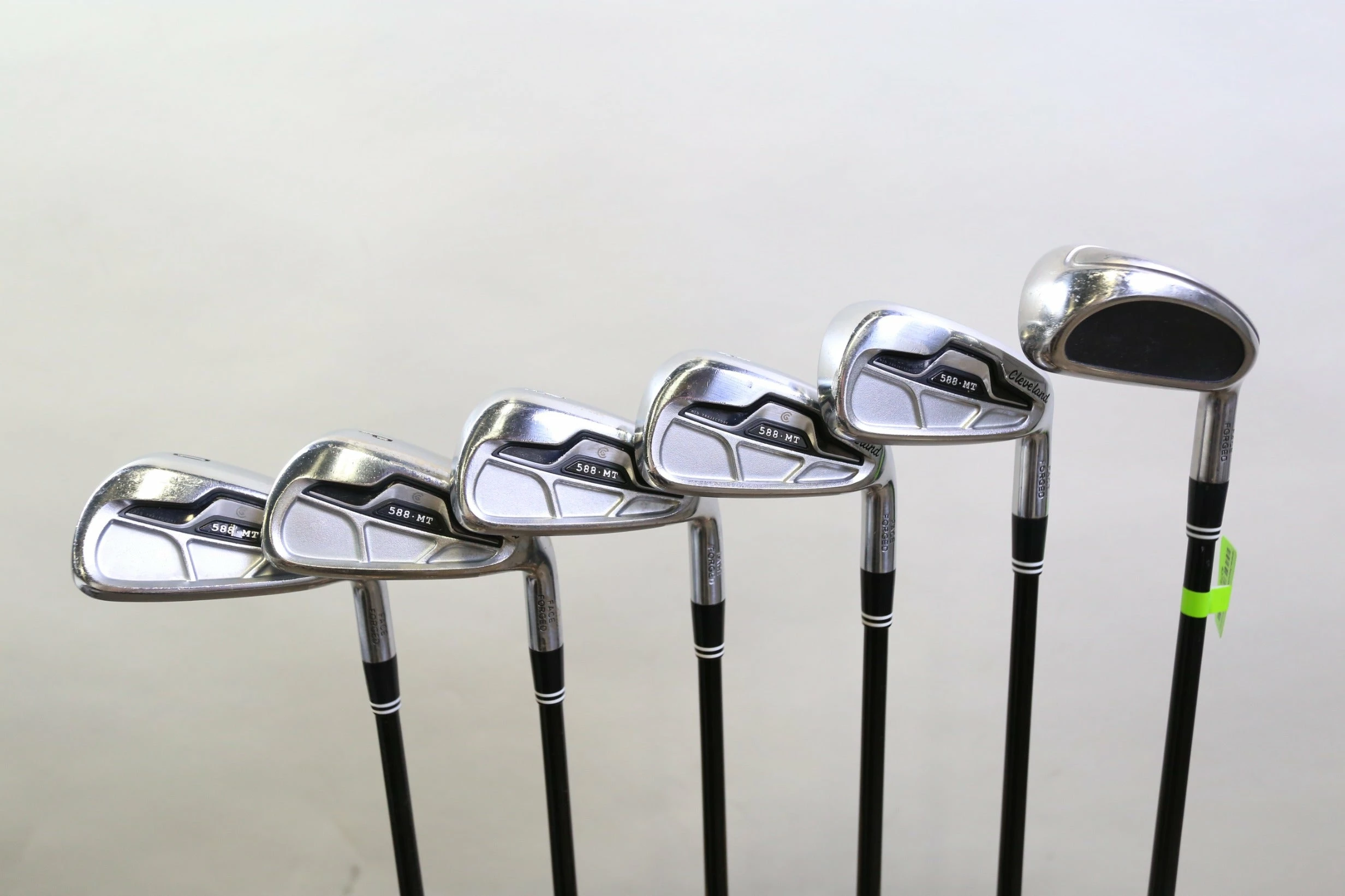 Cleveland 588 MT 6-PW-DW Iron Set RH -0.25 In Action UltraLite Graphite Seniors 3 Cleveland 588 MT 6-PW-DW Iron Set RH -0.25 In Action UltraLite Graphite Seniors