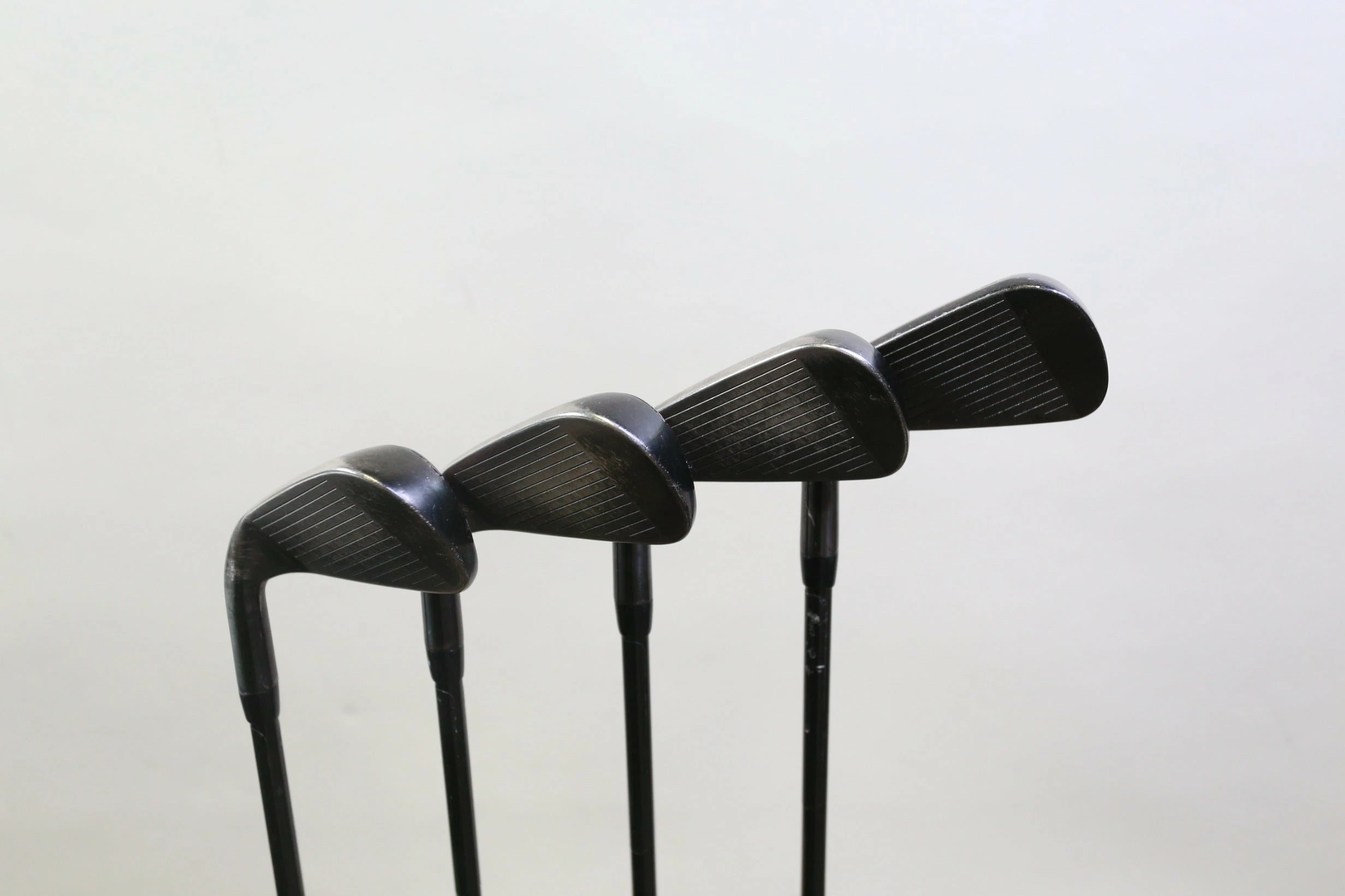 Callaway RAZR X Black 4-7 Iron Set RH -0.5 In Callaway Graphite Regular Flex 4 Callaway RAZR X Black 4-7 Iron Set RH -0.5 In Callaway Graphite Regular Flex - Image 2