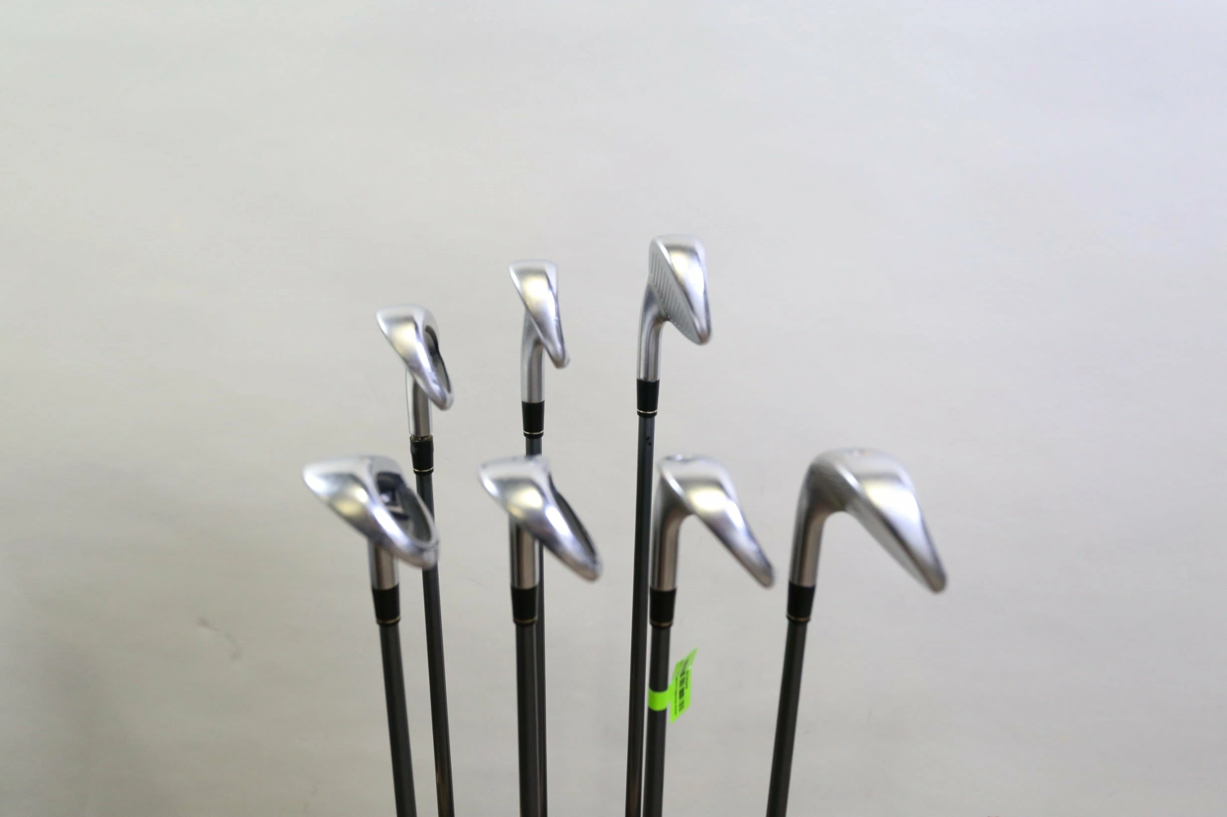 TaylorMade R9 5-6, 8-SW Iron Set RH -0.25 In Fujikura Graphite Shafts Stiff Flex 5 TaylorMade R9 5-6, 8-SW Iron Set RH -0.25 In Fujikura Graphite Shafts Stiff Flex - Image 3
